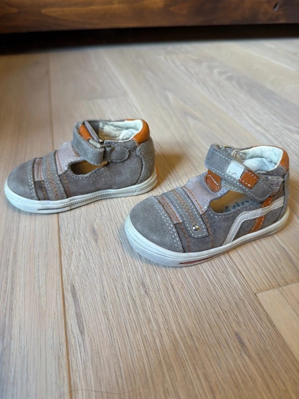 Bopy toddler shoes size 4.5-5 (size 20)